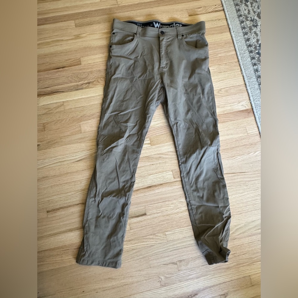 Wrangler Tan Chinos with Classic Style